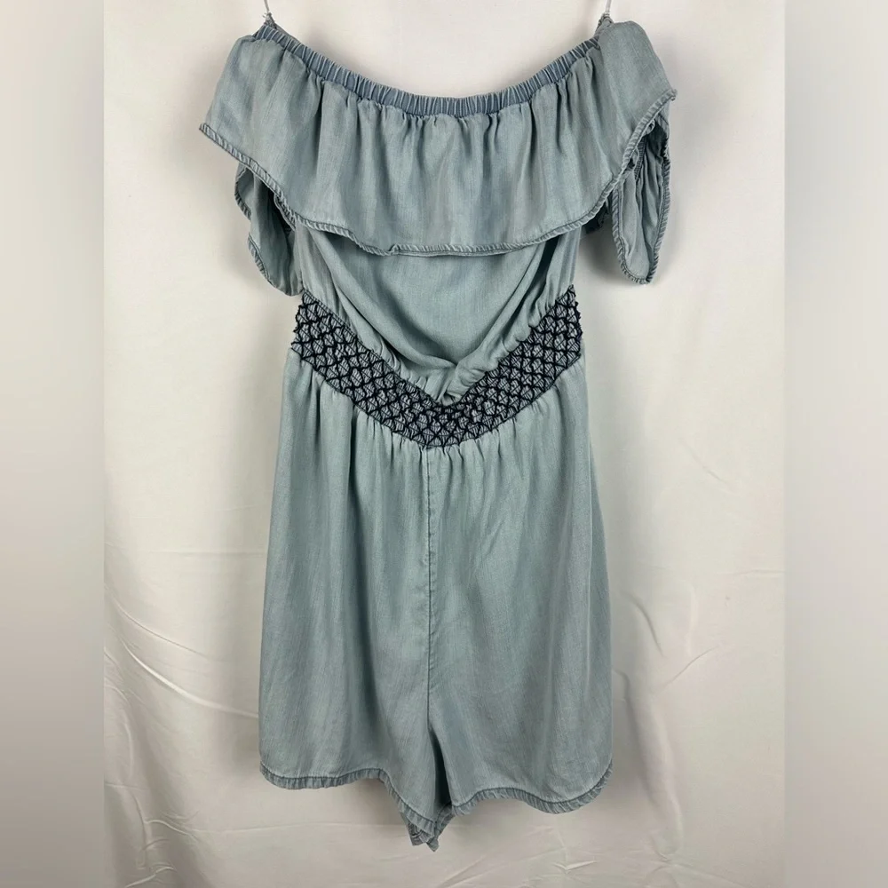 American Eagle Off The Shoulder Chambray Romper. Size Medium. Light wash. - Picture 6 of 11